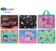 Папка пластиковая: формат А4; с ткан.руч. и с ткан.окант., рис.-ассорти, на молнии,размер 33,5*26,5 см,ширина корешка 8 см. МС-5082